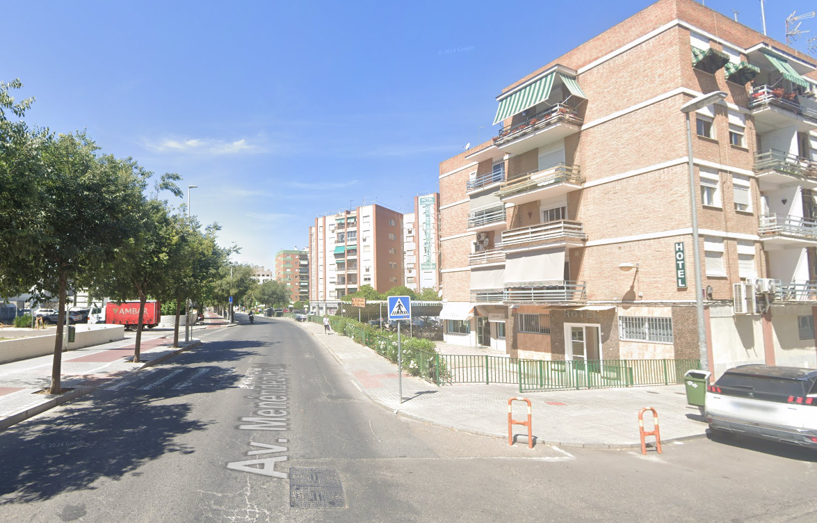 Edificios en Parque Cruz Conde, Córdoba, con problemas de humedad estructural siendo tratados por especialistas